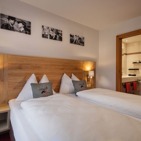 Deluxe Suite | Premium bedding, in-room safe, blackout drapes, free WiFi