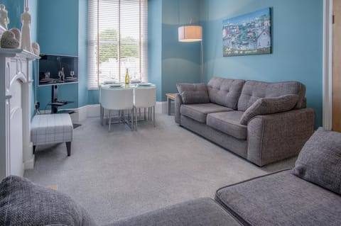 Flint House - 2 Bedroom Apartment - Tenby (5196)