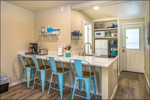 Pacific Surf Condo, Handy & Happy Apartment in Ocean Shores