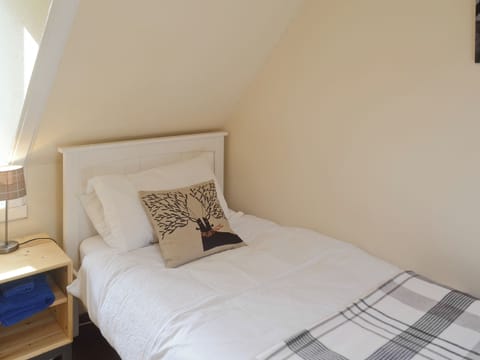 Relaxing single bedroom | Elm Bank, Lochcarron, near Wester Ross