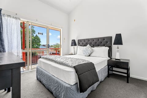 Deluxe Studio | Desk, iron/ironing board, free WiFi