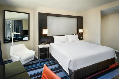Room, 1 King Bed, City View, Corner | Premium bedding, in-room safe, desk, soundproofing
