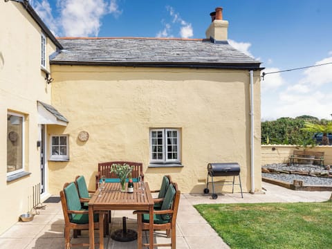 Sitting-out-area | Brooklands, St Columb Major