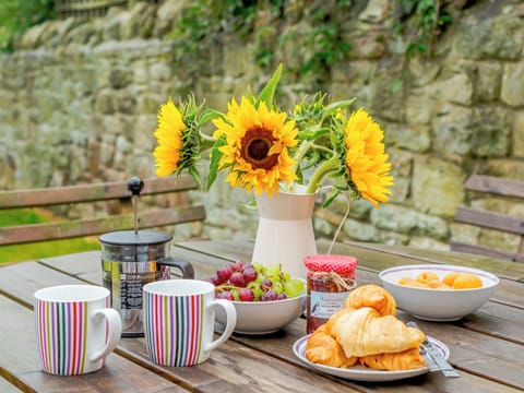 Sitting-out-area | Seaglass House, Beadnell