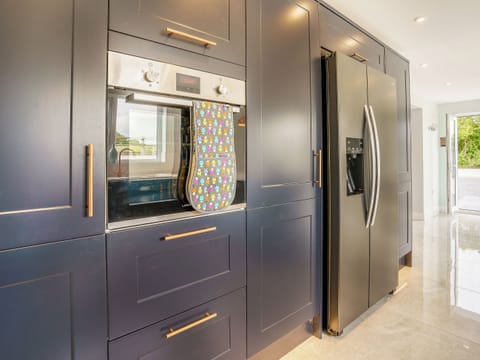 Kitchen | Penlon Cwrws, Henllan