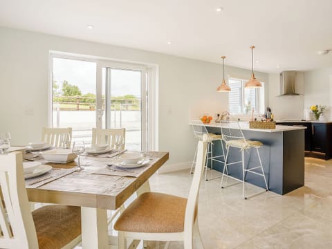 Dining Area | Penlon Cwrws, Henllan