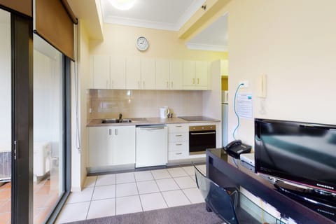 Studio Apartment Private Balcony | Private kitchen | Fridge, microwave, oven, stovetop