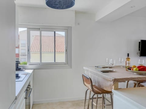 Furniture, Window, Cabinetry, Table, Wood, Lighting, Interior Design, Architecture, Kitchen