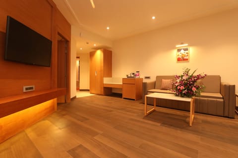 Royal Suite | Living area | Flat-screen TV