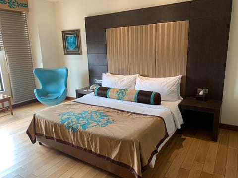 Deluxe King City View | Premium bedding, minibar, in-room safe, desk