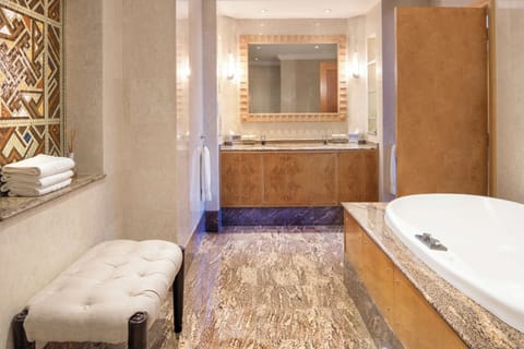 Presidential Suite | Bathroom | Separate tub and shower, free toiletries, hair dryer, bathrobes