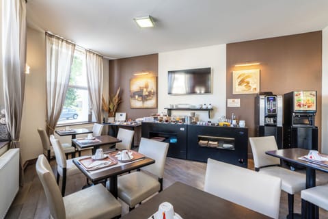 Buffet breakfast on weekends (EUR 14 per person)