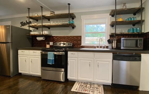Enjoy the beautiful newly-renovated kitchen with lots of thoughtful finishes