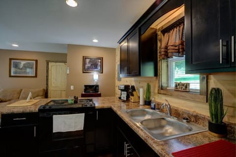 Signature Cabin, Mountain View | Private kitchen | Fridge, microwave, oven, stovetop