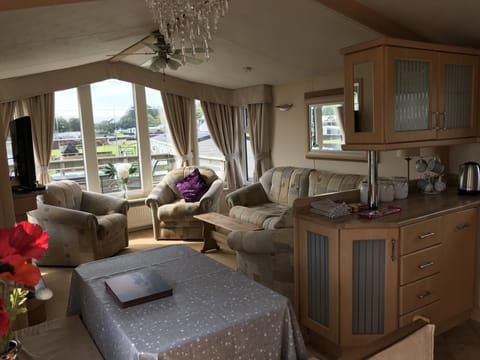 Chalet | Living room | 30-inch TV with digital channels, fireplace