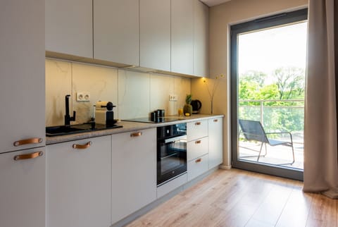 Premier Suite | Private kitchenette | Fridge, oven, stovetop, dishwasher