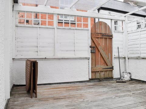 Outdoor area | Brook Cottage, Dawlish