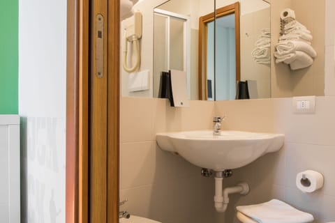 Double Room | Bathroom | Deep soaking tub, rainfall showerhead, bidet, towels