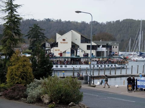 Surrounding area | Daisy Bank Cottage, Bowness on Windermere