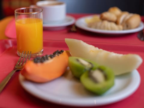 Daily continental breakfast (BRL 40 per person)