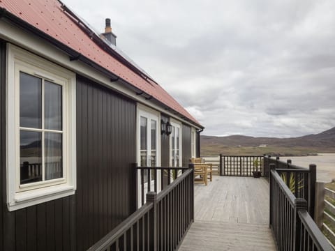Decking | Uig Bay Cottage, Crowlista
