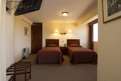 Executive Suite | Minibar, in-room safe, desk, free WiFi