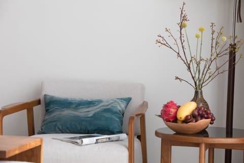 43-inch Smart TV with satellite channels, TV