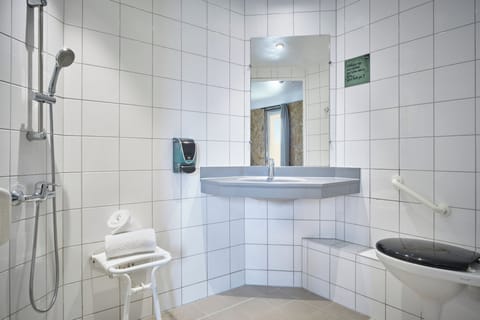 Superior Double PMR | Bathroom | Shower, eco-friendly toiletries, towels