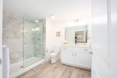Premier Condo, 1 Bedroom, Balcony, Ocean View | Bathroom | Free toiletries, hair dryer, towels, soap