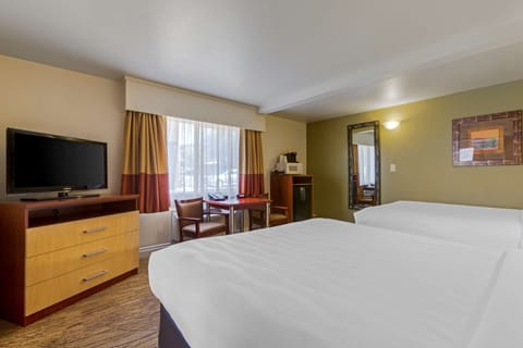 Family Suite, 2 Queen Beds, Non Smoking, Refrigerator & Microwave | Premium bedding, pillowtop beds, in-room safe, laptop workspace