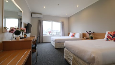 Deluxe Room | Iron/ironing board, free WiFi, bed sheets