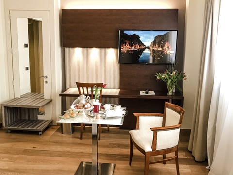 Superior Triple Room | In-room dining