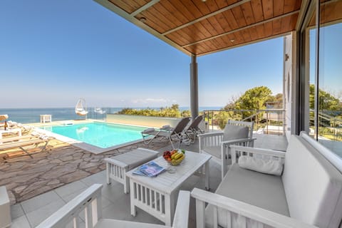 The outdoor area with the swimming pool