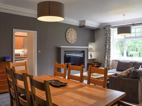 Living room with dining area | Meadowcroft No 4 - Meadowcroft, Bowness on Windermere