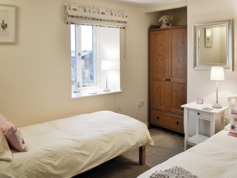 Cosy twin bedroom | Railston Cottage, Seahouses