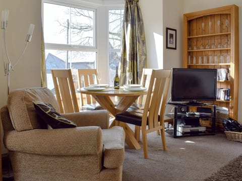 Attractive living room with dining area | Holborn House, Bowness on Windermere