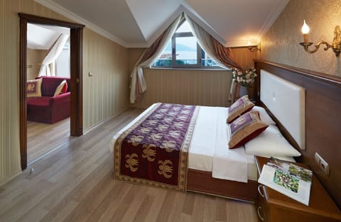 Junior Suite | In-room safe, free WiFi, bed sheets