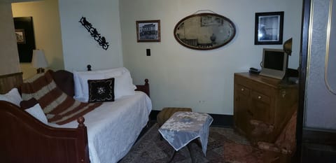 Deluxe Quadruple Room, Private Bathroom (Bunker Suite/Basement)