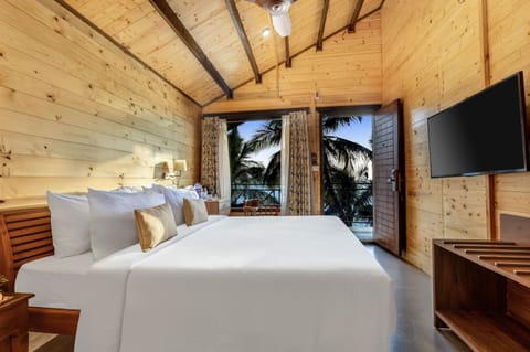 Chalet | Premium bedding, in-room safe, desk, laptop workspace