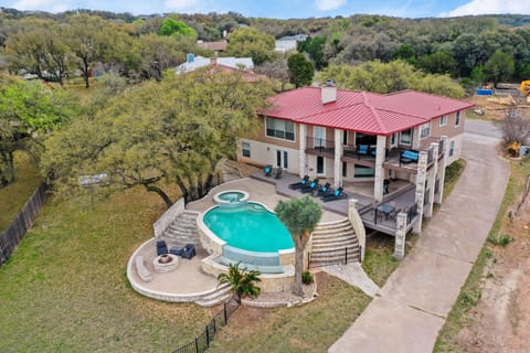 Full view Casa Lago's backyard oasis.