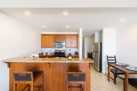 Romantic Condo | Private kitchen | Fridge, microwave, oven, dishwasher