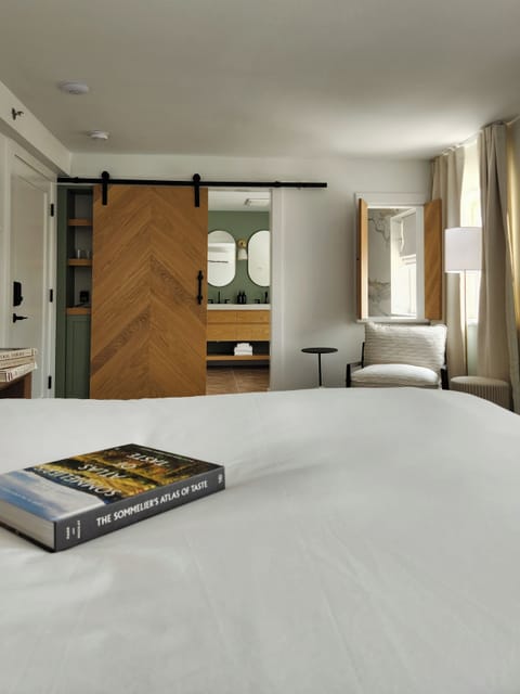 Premium Room, 1 King Bed | Frette Italian sheets, premium bedding, down comforters, pillowtop beds