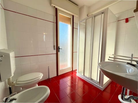 House, 3 Bedrooms, Balcony, Garden View | Bathroom