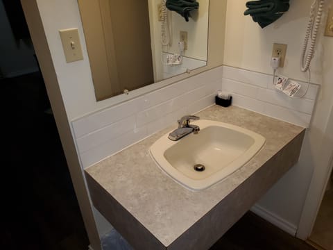 Bathroom sink