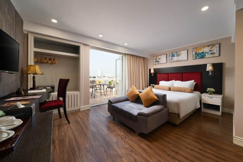 Deluxe Suite, 1 Queen Bed, Balcony, City View | Premium bedding, pillowtop beds, minibar, in-room safe