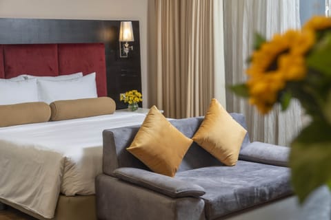 Junior Suite, Bathtub, City View | Premium bedding, pillowtop beds, minibar, in-room safe