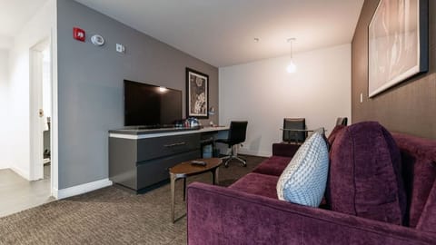 One Bedroom Suite Accessible | Premium bedding, in-room safe, desk, iron/ironing board