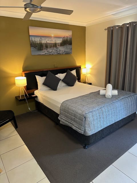 Queen Suite | Blackout drapes, iron/ironing board, cribs/infant beds, free WiFi
