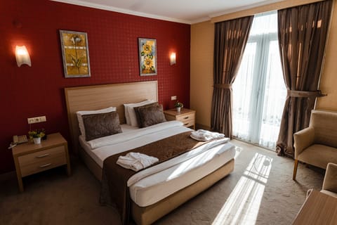 Standard Double or Twin Room | Premium bedding, desk, laptop workspace, soundproofing