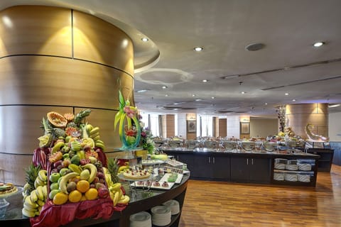 Daily buffet breakfast (SAR 50 per person)